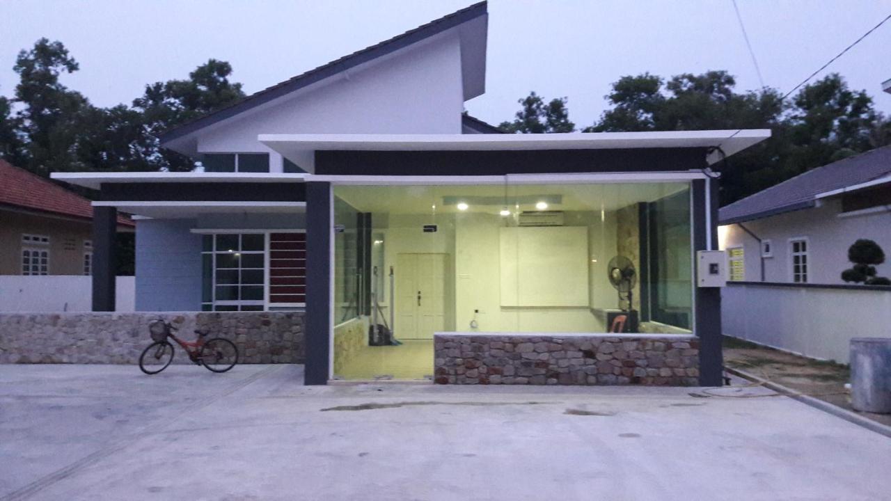 Dlayaran Villa Guest House Kuala Rompin Ngoại thất bức ảnh